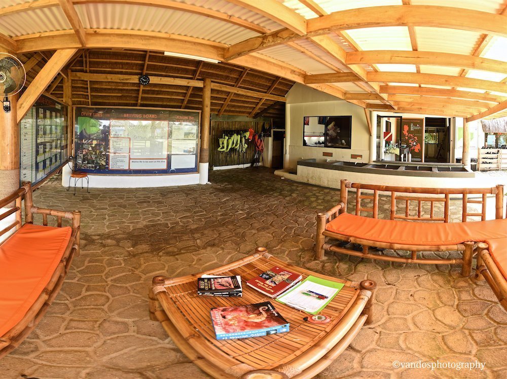 Amun Ini Beach Resort & Spa lounge area