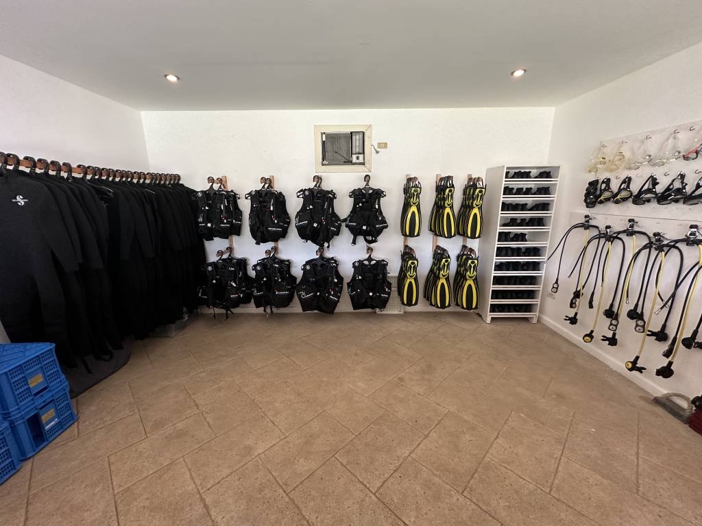 dive center siquijor rental equipment room
