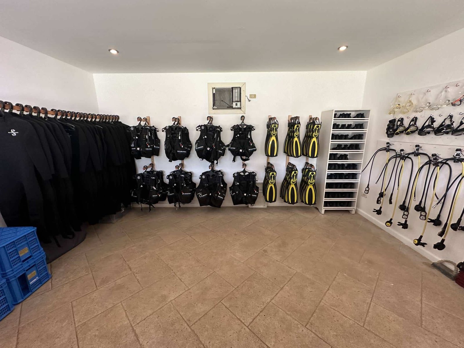 dive center siquijor rental equipment room